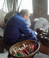 Der Feitelmacher Johann Löschenkohl in seiner Werkstatt